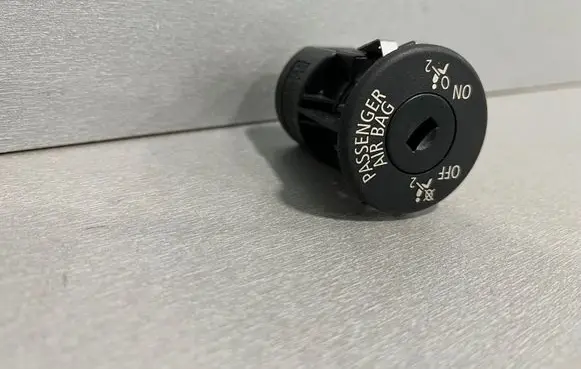 Passenger airbag on/off switch
