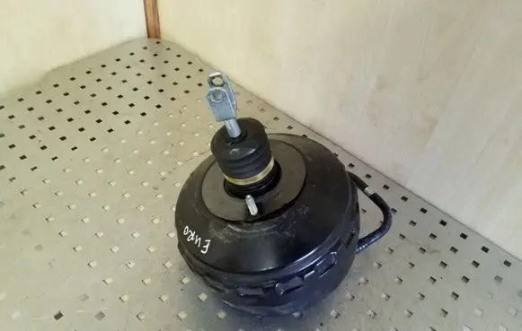 BMW 1 E81 E87 Brake booster 29675197604