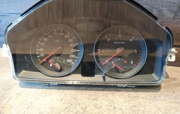 Volvo V50 Speedometer (instrument cluster)