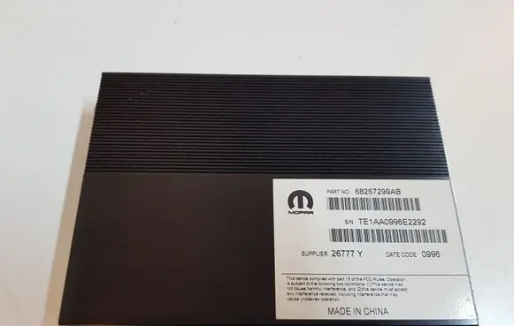 Dodge Challenger Sound amplifier 68267299AB 26777Y