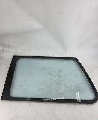 Mitsubishi Pajero Rear side window