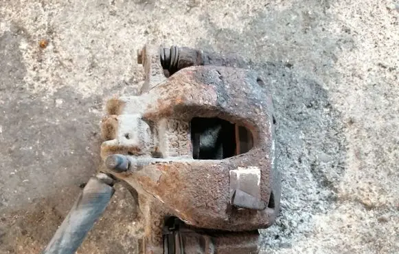 Peugeot 308 SW Front brake caliper