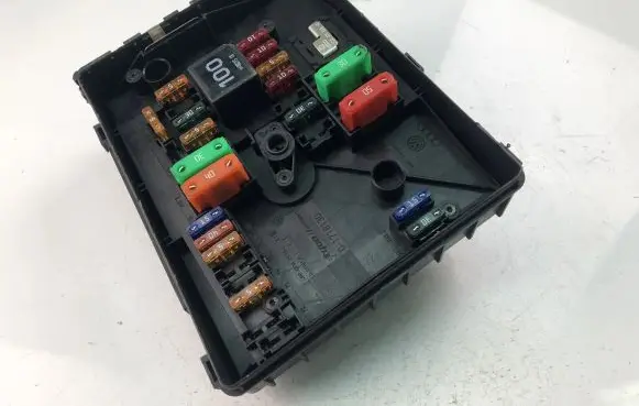 Volkswagen Touran I Fuse box set 1K0937125A