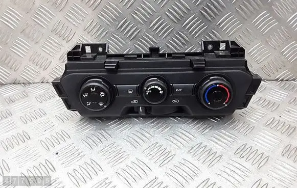 Isuzu D-Max Climate control unit 8975436841