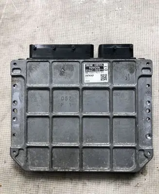 Toyota Auris 150 Engine control unit/module 8966102D71 MB1758009570