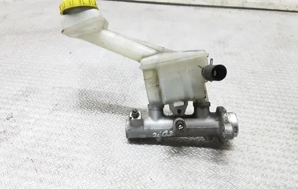 Nissan X-Trail T30 Master brake cylinder