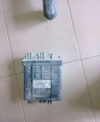Volkswagen Golf III Engine control unit/module 0281001308