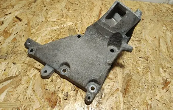 Mercedes-Benz CLS C218 X218 Engine mounting bracket A2782236104
