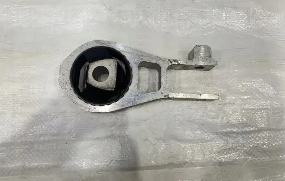 Jeep Renegade Engine mount bracket 51999638