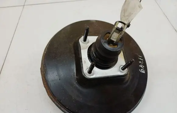 Mazda 3 II Brake booster