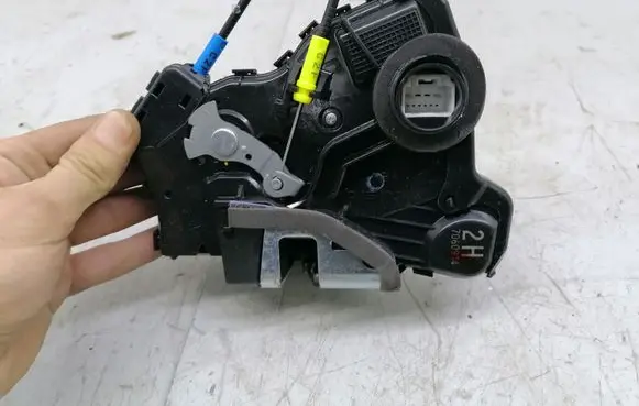 Subaru Forester SJ Front door lock