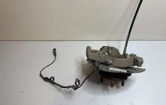 Dodge Challenger Rear wheel hub 212436 H6209