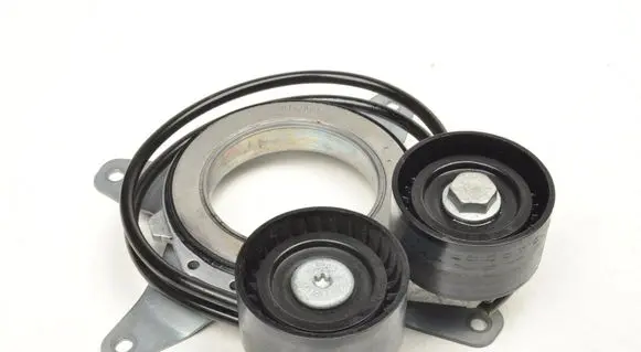 Volvo XC40 Generator/alternator belt tensioner 32402903