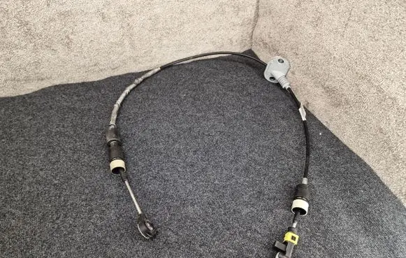 Volvo XC90 Gear shift cable linkage 31492342