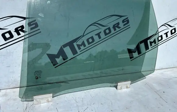 Volvo V70 Rear door window glass E000186