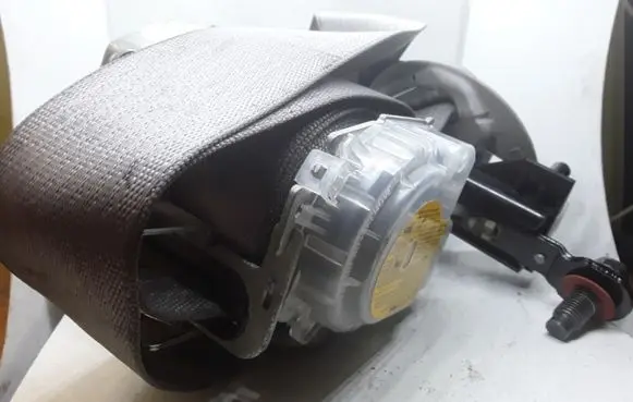 KIA Carens II Front seatbelt 888101D200 045418