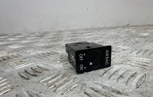 Passenger airbag on/off switch