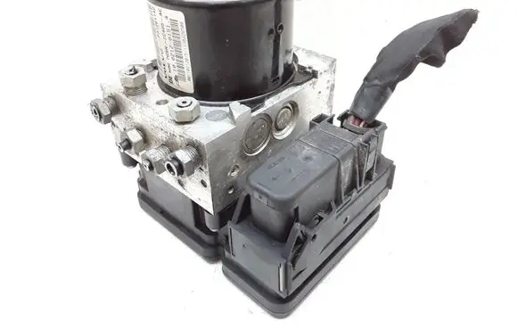 Volvo V70 ABS Pump 31261142