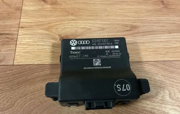 Volkswagen PASSAT B6 Gateway control module 3C0907530C 3C0907951A 402063