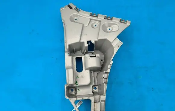 BMW X2 F39 Rear bumper mounting bracket 8069142