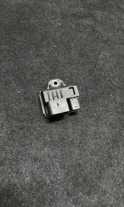 BMW 5 F10 F11 Glow plug pre-heat relay 781085603