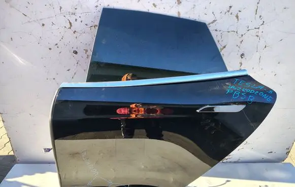 Tesla Model S Rear door
