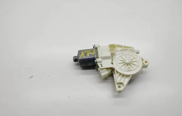 Mercedes-Benz GLK (X204) Front door window regulator motor A2048200132