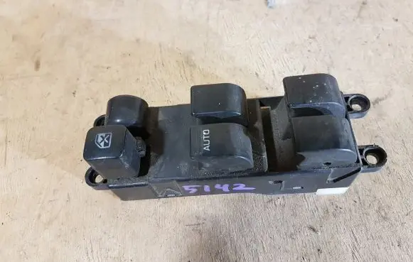 Nissan Almera Electric window control switch