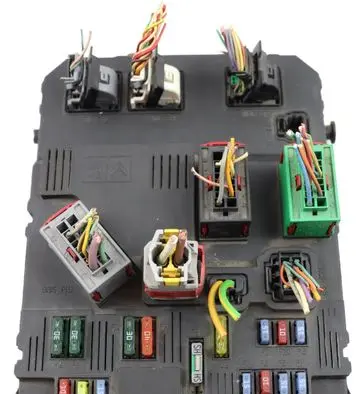 Peugeot 307 Fuse module 9652474680 S118085320D ESIE0100