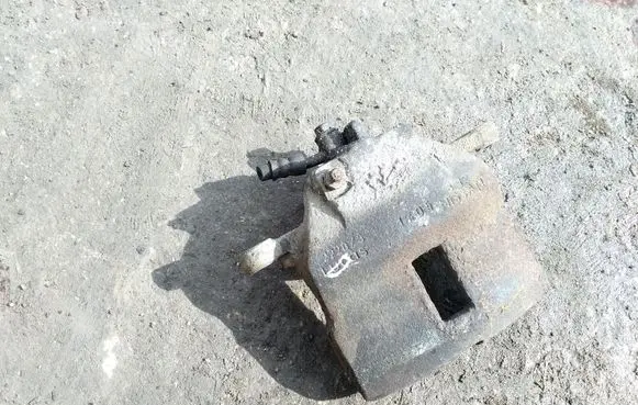 Nissan Almera N16 Front brake caliper