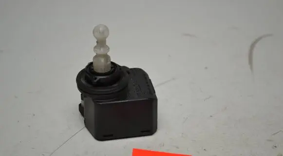 Opel Astra H Headlight level adjustment motor 00883000