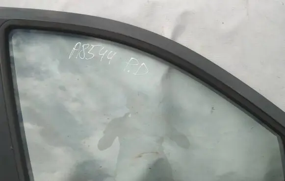 Hyundai Santa Fe Front door window glass four-door as2