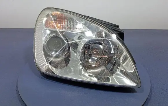 KIA Carens II Headlight/headlamp 921021D0