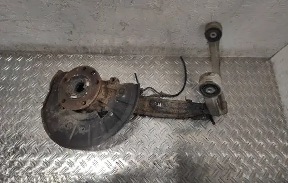 Volkswagen Touareg I Front wheel hub 7L0407257A