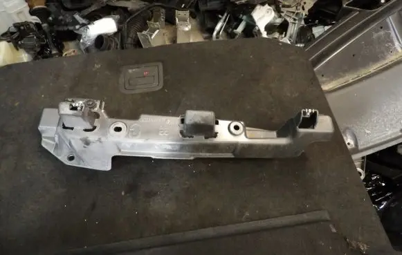 Renault Kangoo III Fender mounting bracket