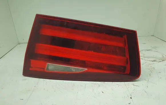 Tailgate rear/tail lights