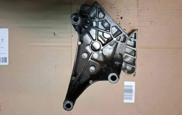 Volkswagen Touran I Engine mounting bracket 03G199207A SB1009A