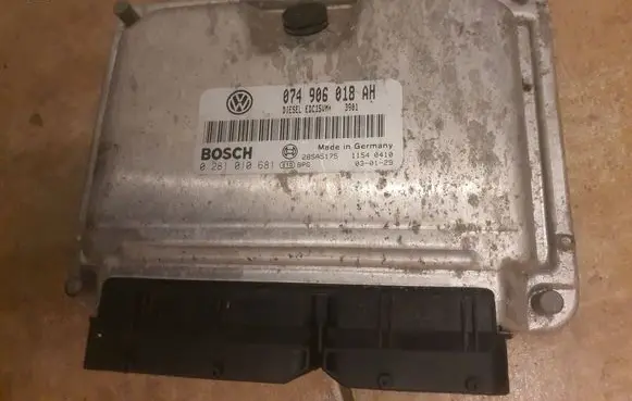 Volkswagen Multivan T4 Engine control unit/module 0281010681 074906018AH 11540410