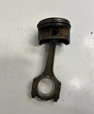Chevrolet Cruze Piston with connecting rod 