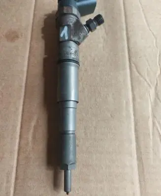 BMW 5 E60 E61 Fuel injector 0445110212 7794554