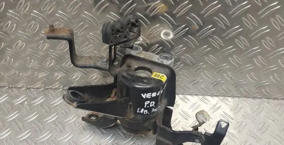 Toyota Verso Engine mount bracket