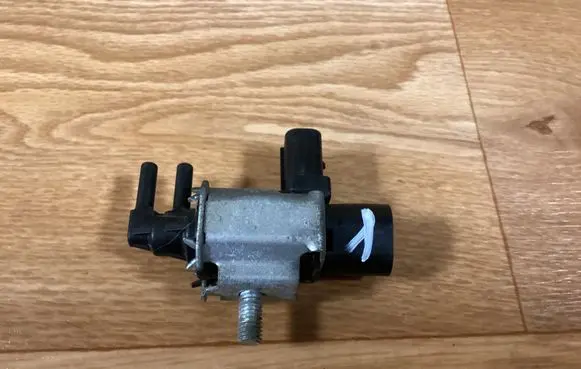 Ford Focus Turbo solenoid valve 4M5G9A500