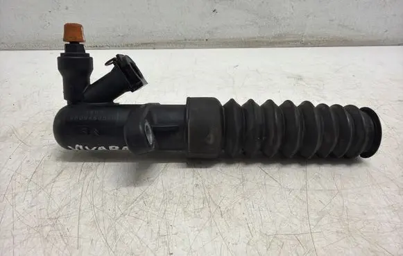 Opel Vivaro Clutch master cylinder 9809468580