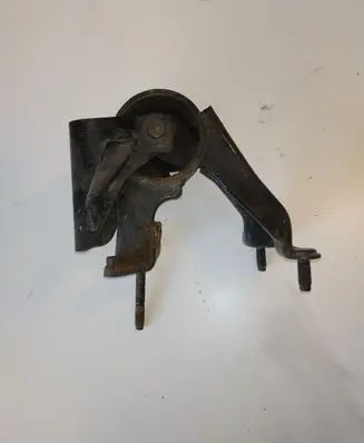 Toyota Corolla Verso E121 Engine mount bracket