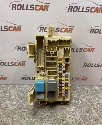 Toyota Avensis T250 Fuse module 82641CA010F