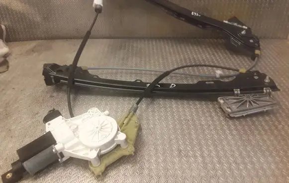 BMW 3 E92 E93 Front door window regulator with motor 7193456