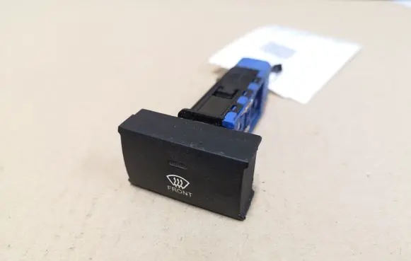 Hyundai Santa Fe Windscreen/window heater switch 202002962 621W05010
