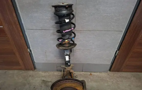Seat Leon (5F) Front wheel hub spindle knuckle