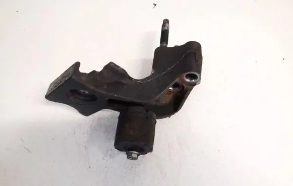 Toyota Prius (XW20) Engine mounting bracket