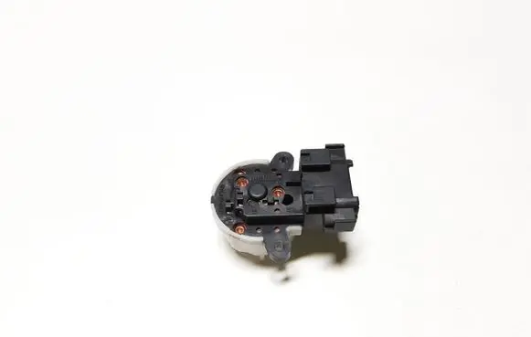 Suzuki Grand Vitara II Ignition lock contact P47